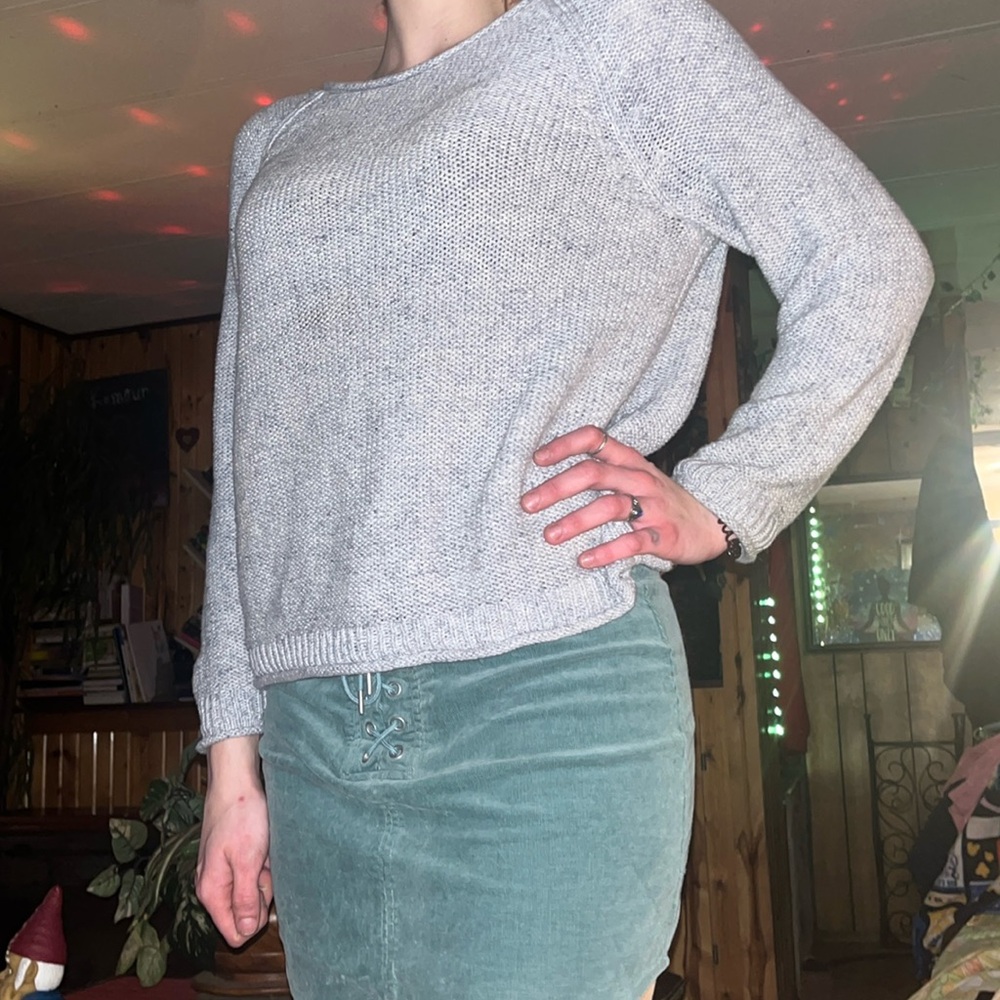 Old Navy Heather Grey Knit Sweater size Medium Made in Vietnam.